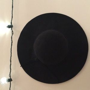 Black floppy hat